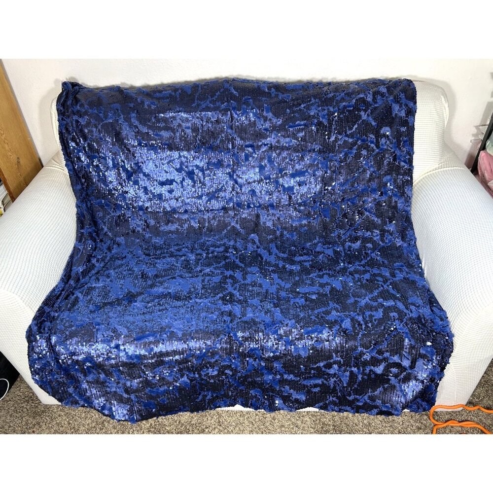 Aviva Stanoff Blue Sequined Blanket and 2 Pillow Luxury set, Super Soft, NWT, MS - Picture 2 of 10